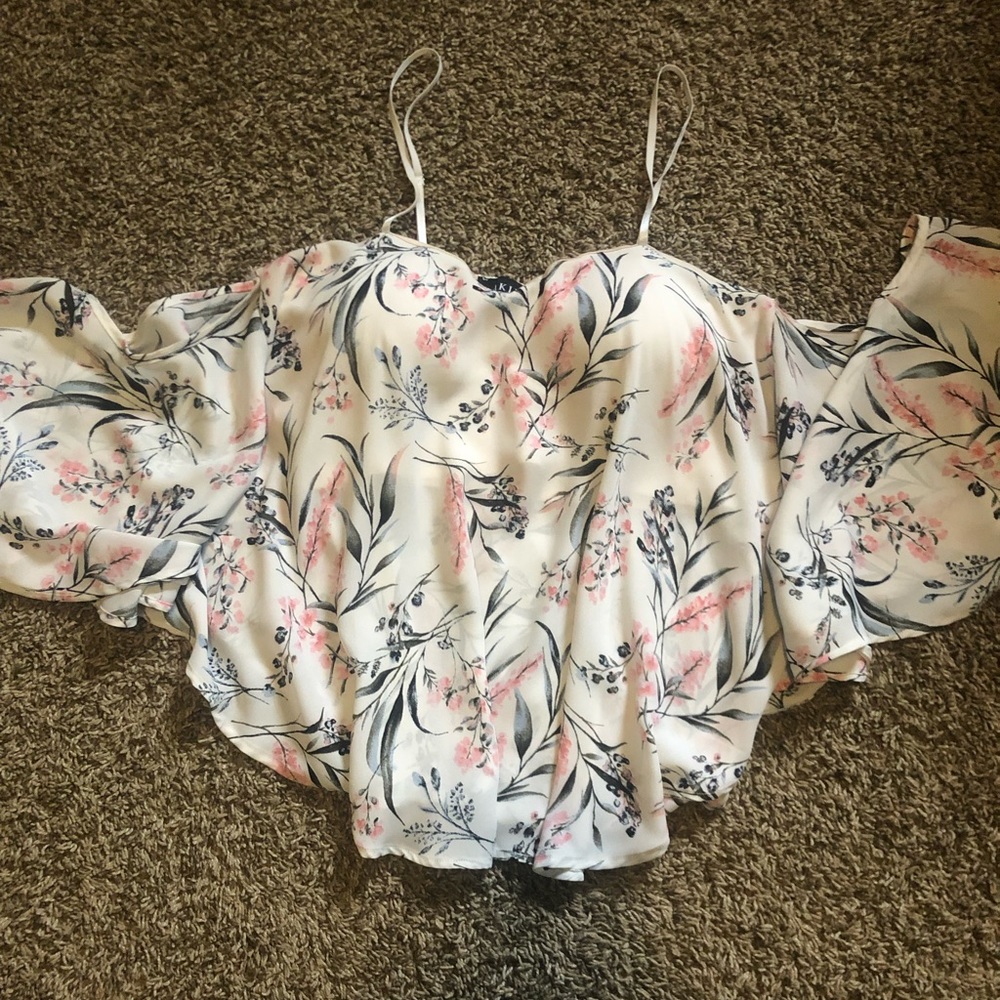 White floral print Akira drop shoulder blouse size L